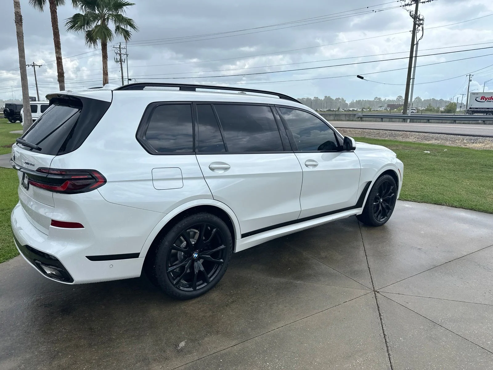 Used 2026 White BMW xDrive40i image 9