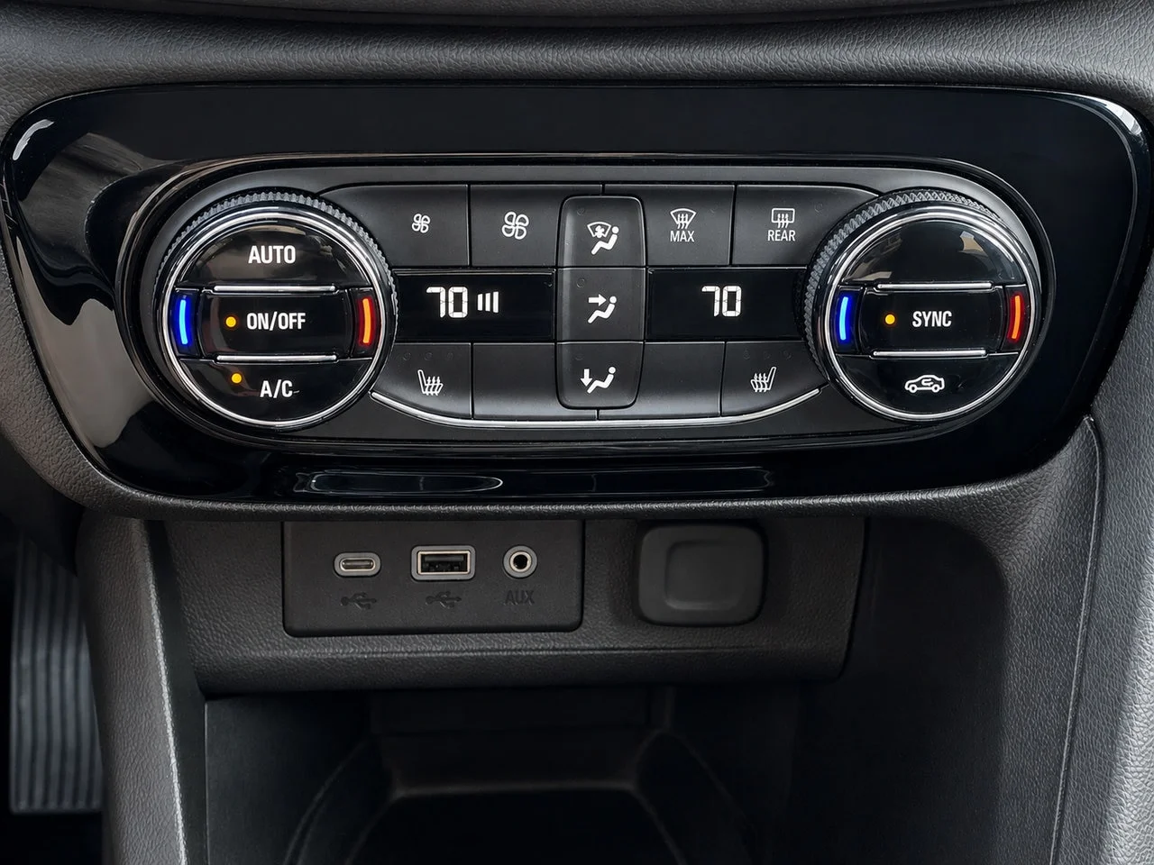 Used 2023 Moonstone Gray Metallic Buick Select image 18