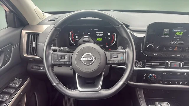 Used 2023 Pearl White Tricoat Nissan Platinum image 9