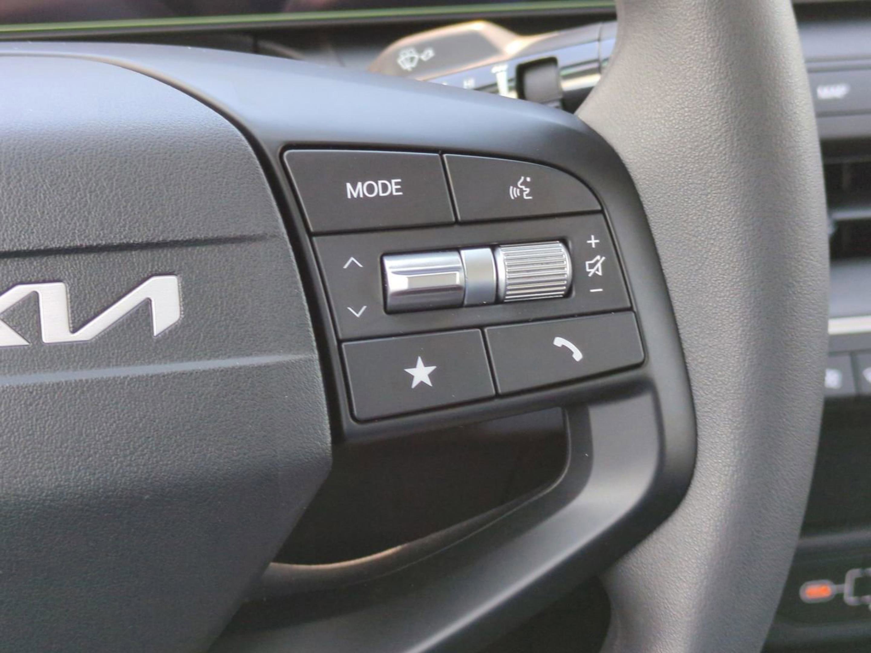 New 2026 Snow White Pearl Kia LXS image 26