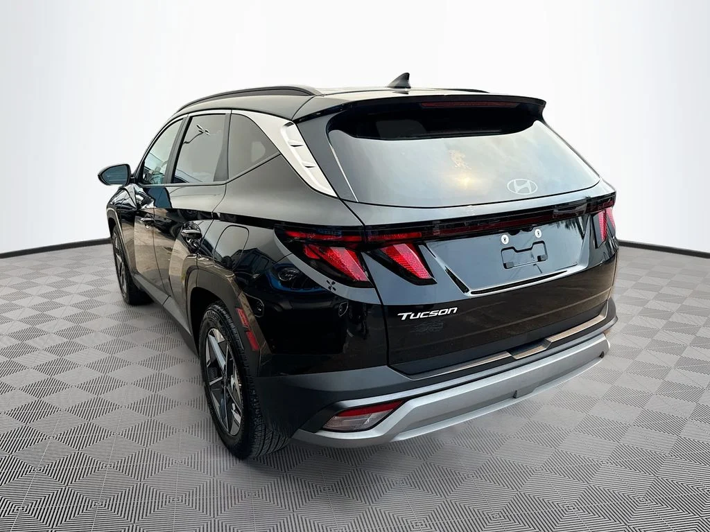 Used 2025 Black Hyundai SEL image 8