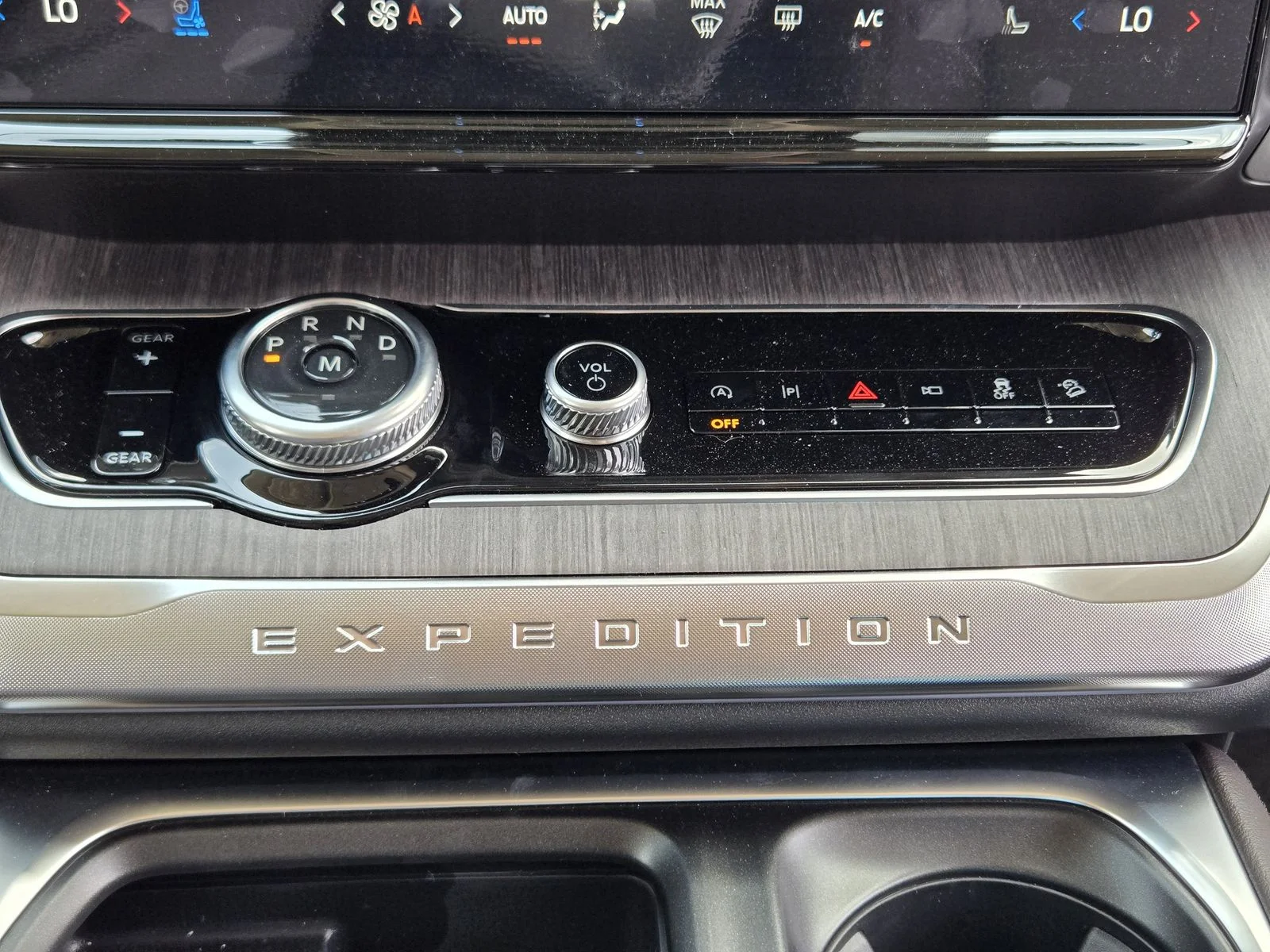 New 2026 Star White Metallic Tri-Coat Ford MAX Platinum® image 14