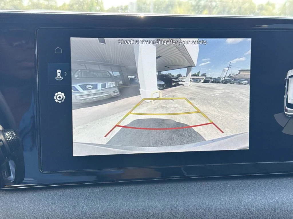Used 2025 Silver Hyundai SEL image 44