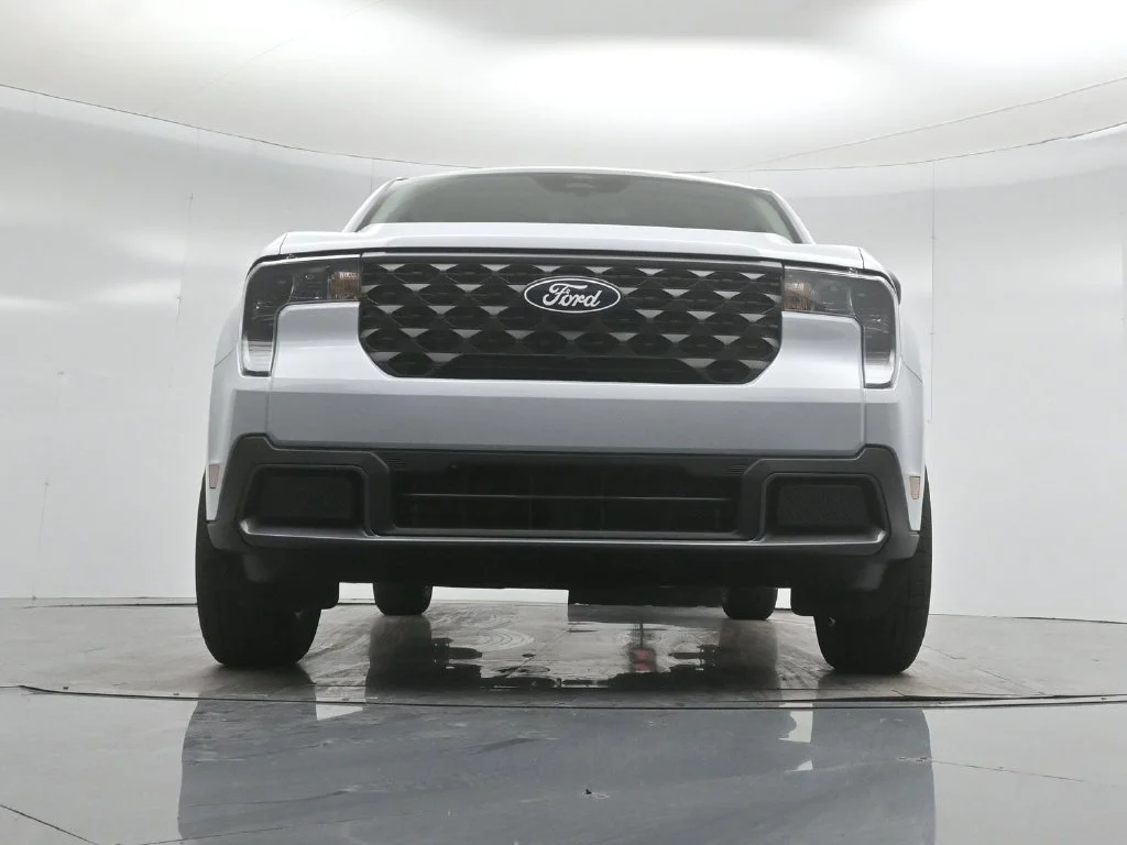 New 2026 Space White Metallic Ford XLT image 38
