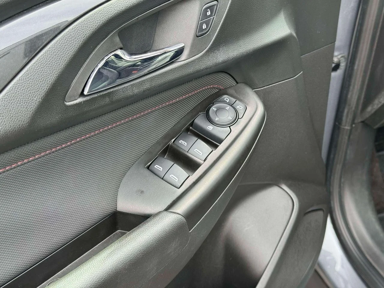 Used 2022 Satin Steel Metallic Chevrolet FWD RS image 20