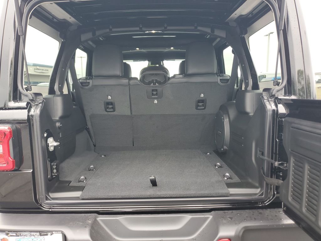 New 2026 Black Clear-Coat Exterior Paint Jeep Sahara image 9