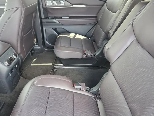 New 2026 Star White Metallic Tri-Coat Ford Platinum™ image 28