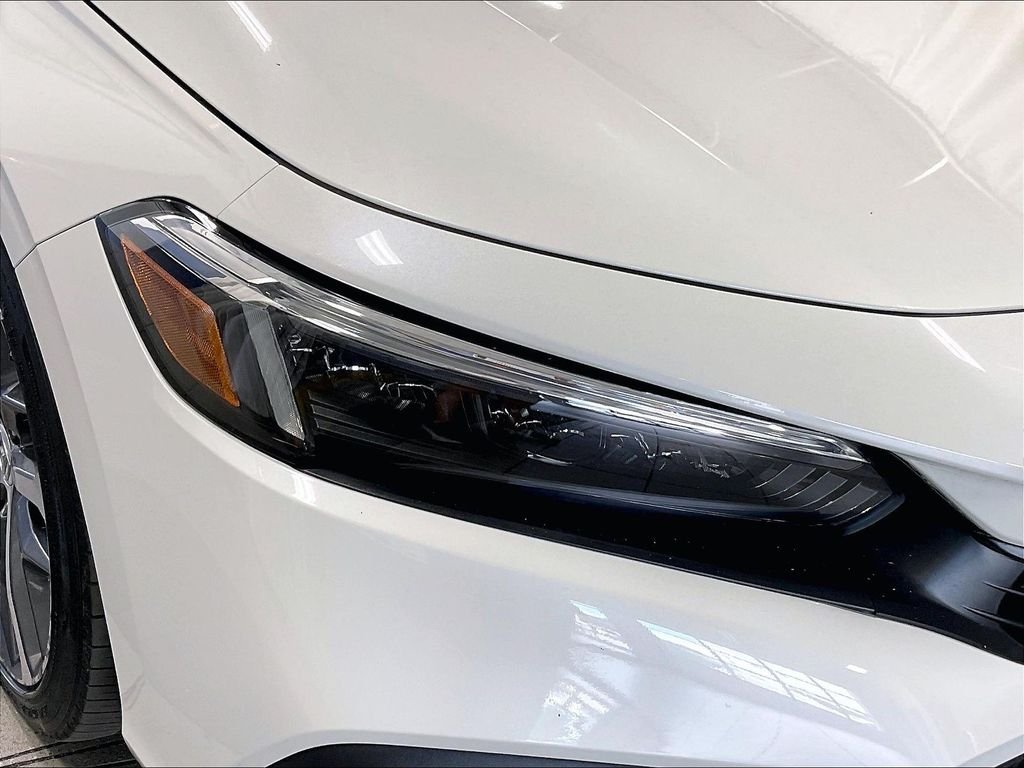 Used 2023 Platinum White Honda Touring image 33