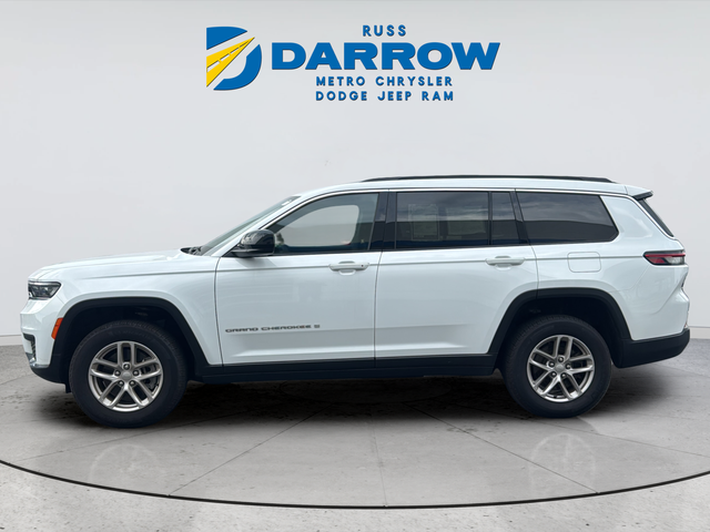 Used 2025 White Jeep Laredo image 2