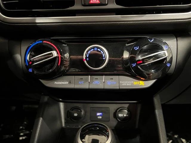 Used 2022 Silver Hyundai SEL image 14