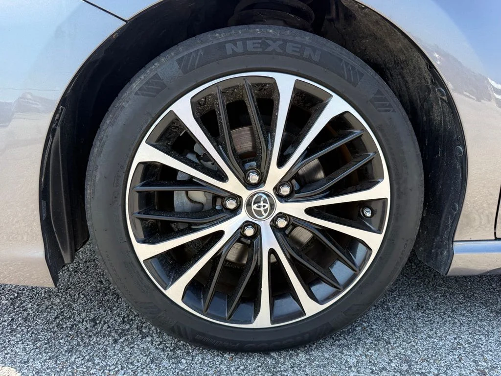 Used 2018 Gray Toyota SE image 21