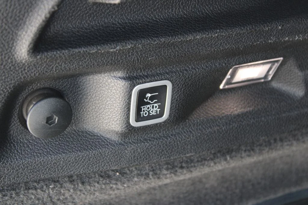 Used 2021 Silver Jeep Overland image 9
