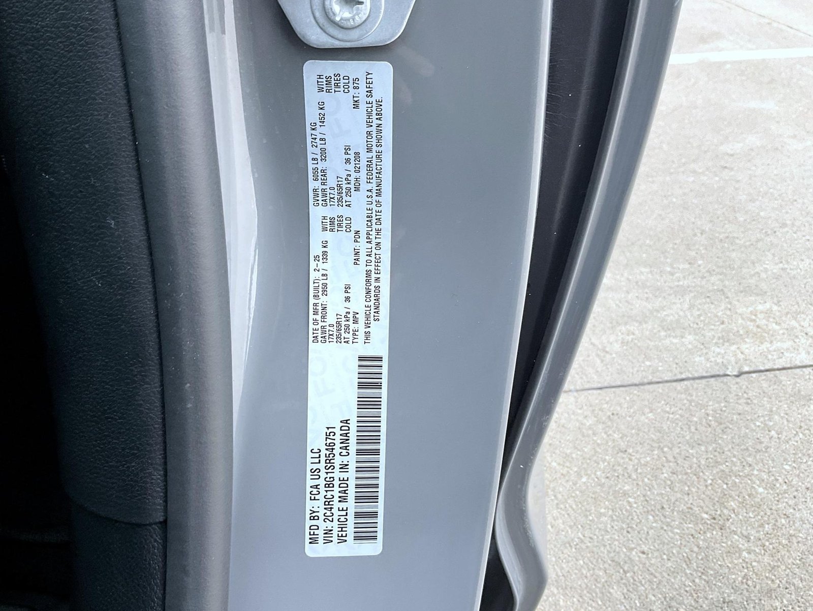 Used 2025 White Chrysler Select image 27
