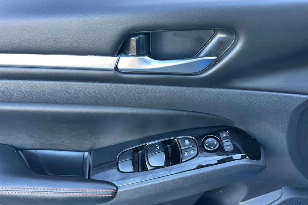 2025 Nissan Altima SR - Photo 11