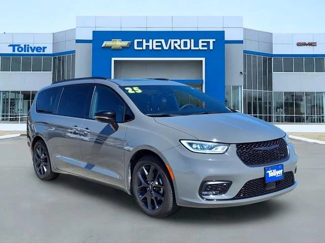 Used 2025 White Chrysler Limited image 2