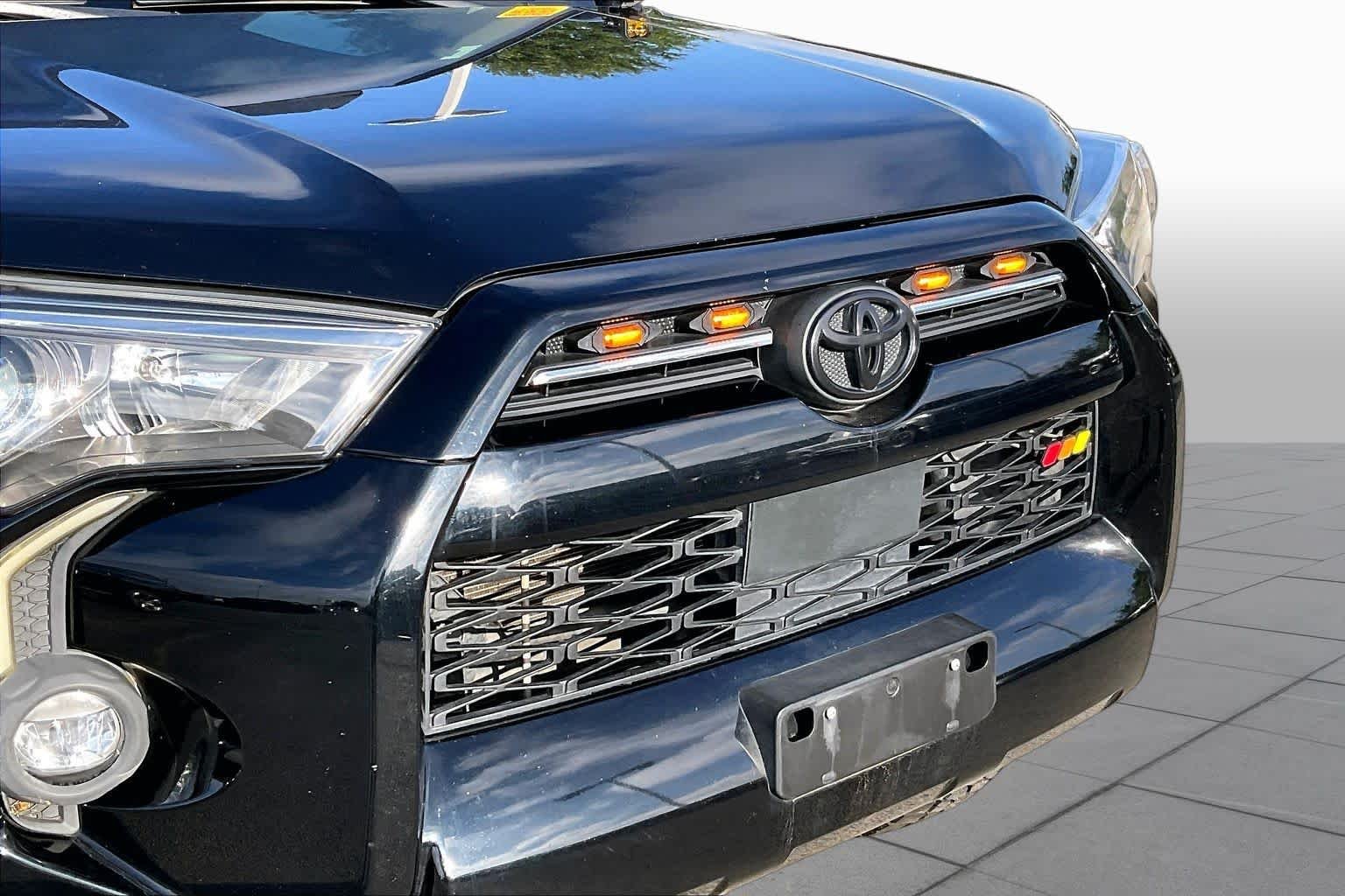 Used 2022 Midnight Black Metallic Toyota SR5 Premium image 25