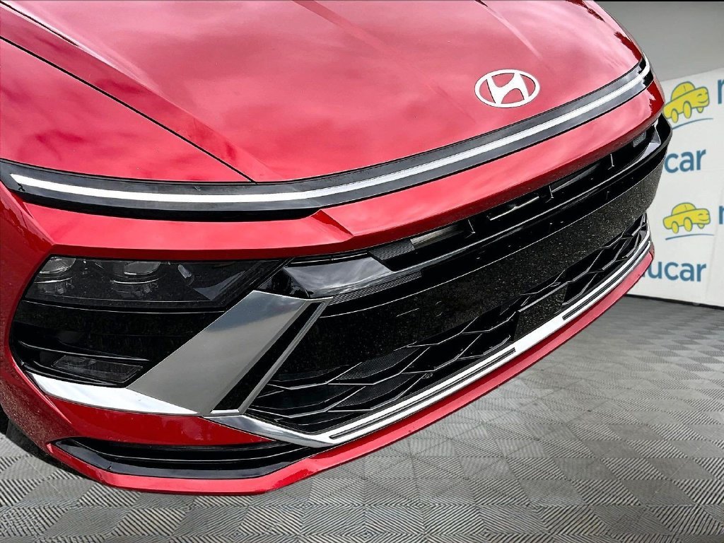 Used 2025 Red Hyundai SEL image 32