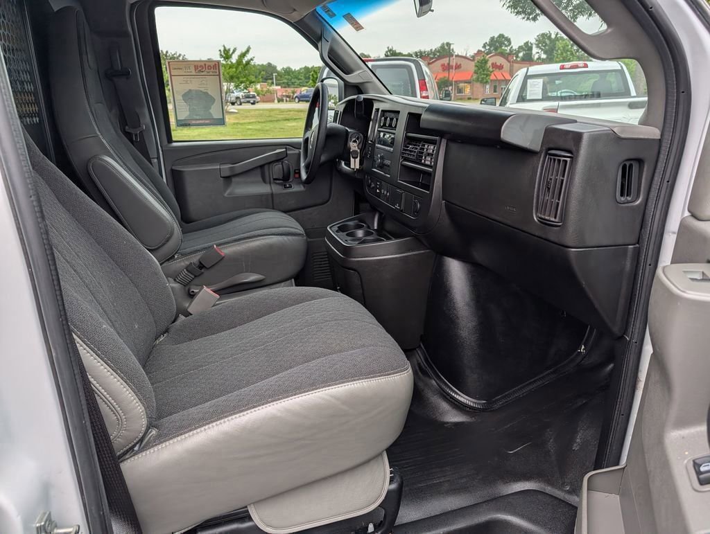 Used 2024 Summit White GMC Work Van image 11