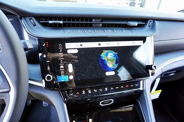 New 2026 Diamond Black Crystal Pearl-Coat Exterior Paint Jeep Limited image 32