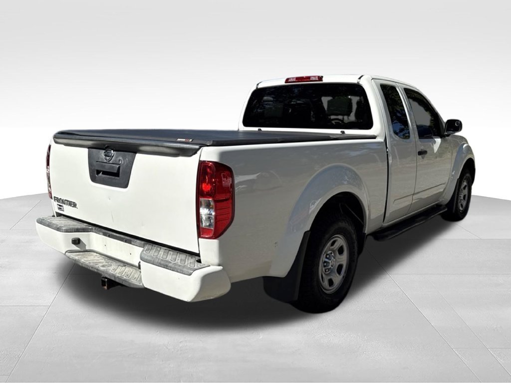 Used 2019 White Nissan S image 4