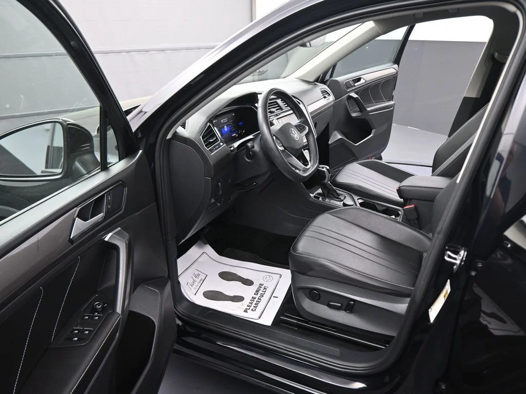 Used 2023 Black Volkswagen 2.0T SE image 38