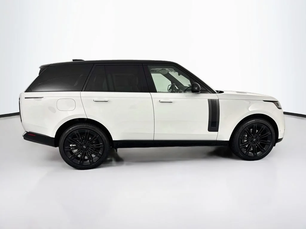 New 2027 Fuji White Land Rover SE image 4