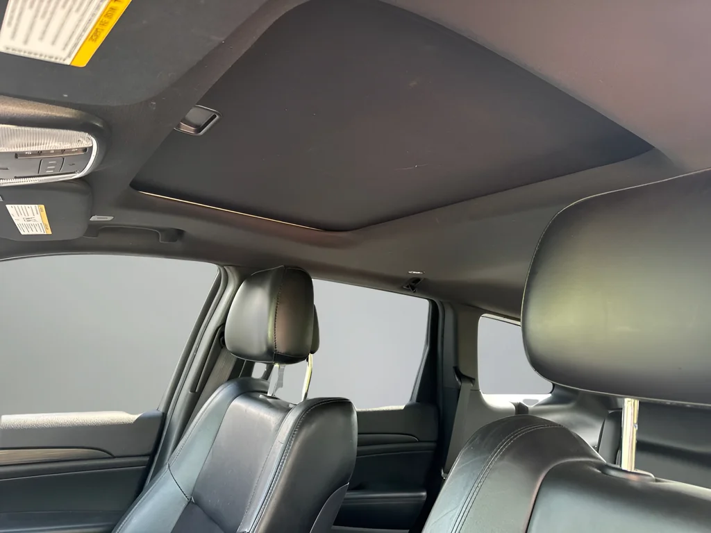 Used 2020 Gray Jeep Altitude image 9
