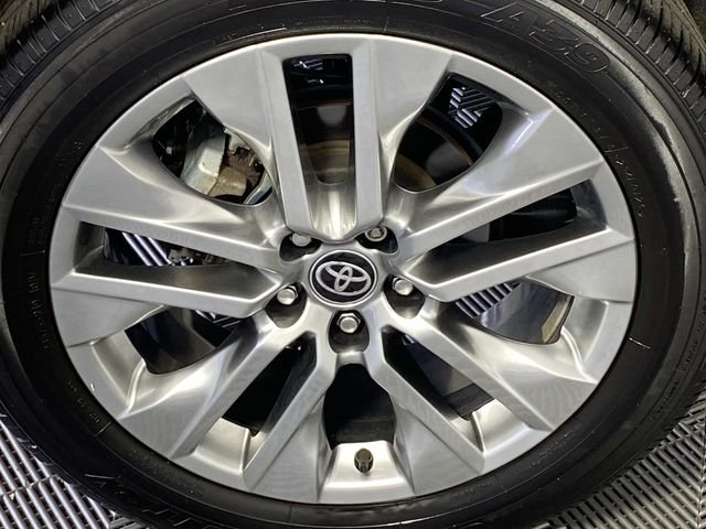 Used 2025 Beige Toyota XLE Premium image 30