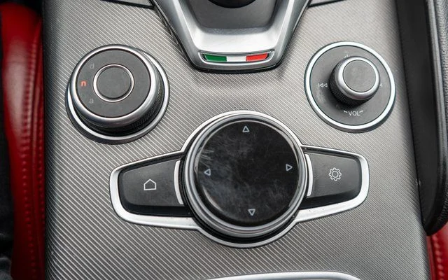 Used 2021 White Alfa Romeo Ti Sport image 38