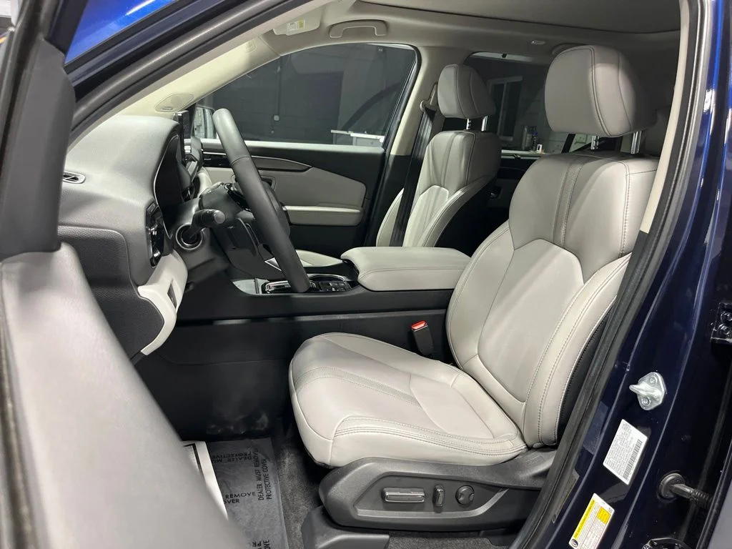 Used 2025 Obsidian Blue Pearl Honda Touring image 12