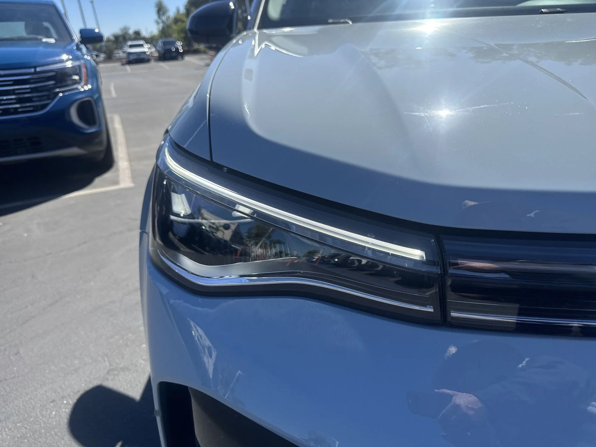 New 2027 Monument Gray w/Deep Black Roof Volkswagen SE Black image 10