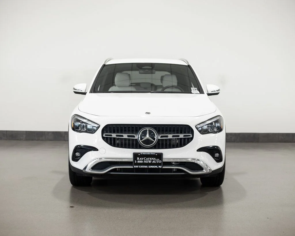 Certified Used 2025  Mercedes-Benz GLA 250 image 2