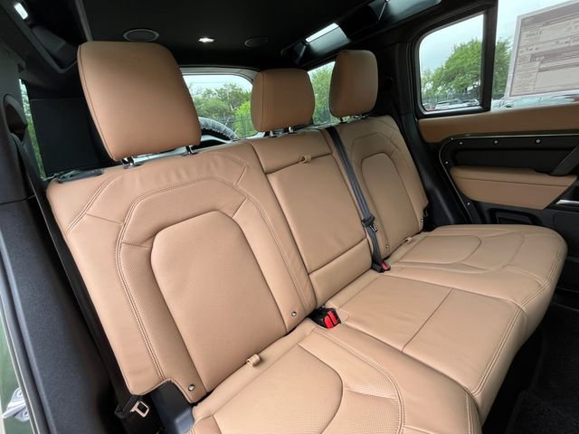 New 2026 Woolstone Green Land Rover X-Dynamic SE image 17