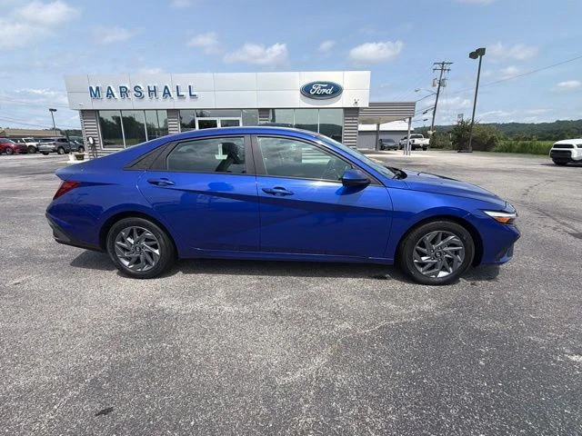 Used 2024 Blue Hyundai SEL image 4