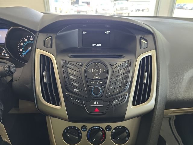 Used 2014 Red Ford SE image 16