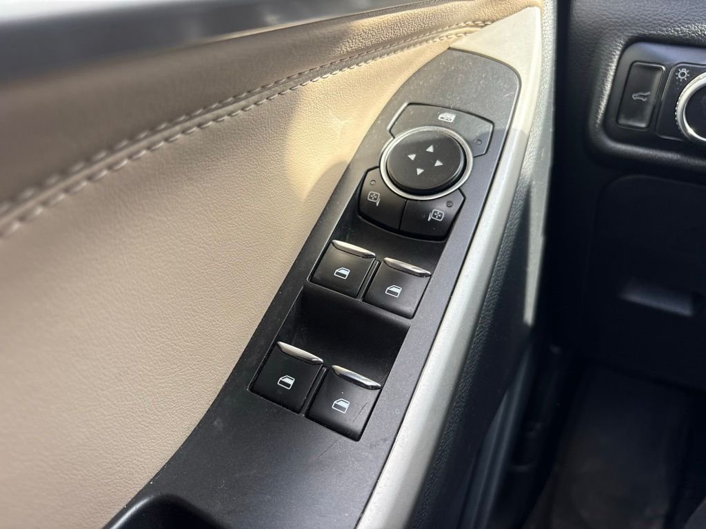 Used 2022 White Ford XLT image 25