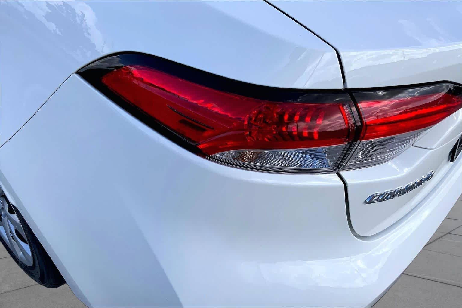 Used 2023 Ice Cap Toyota LE image 27