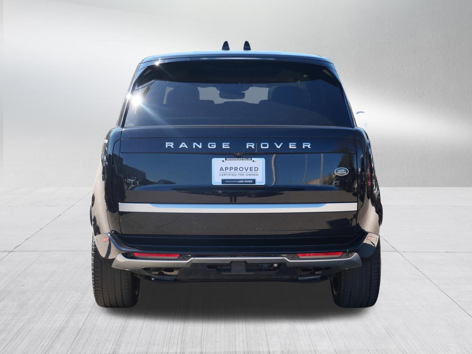 Used 2023 Black Land Rover Autobiography image 4