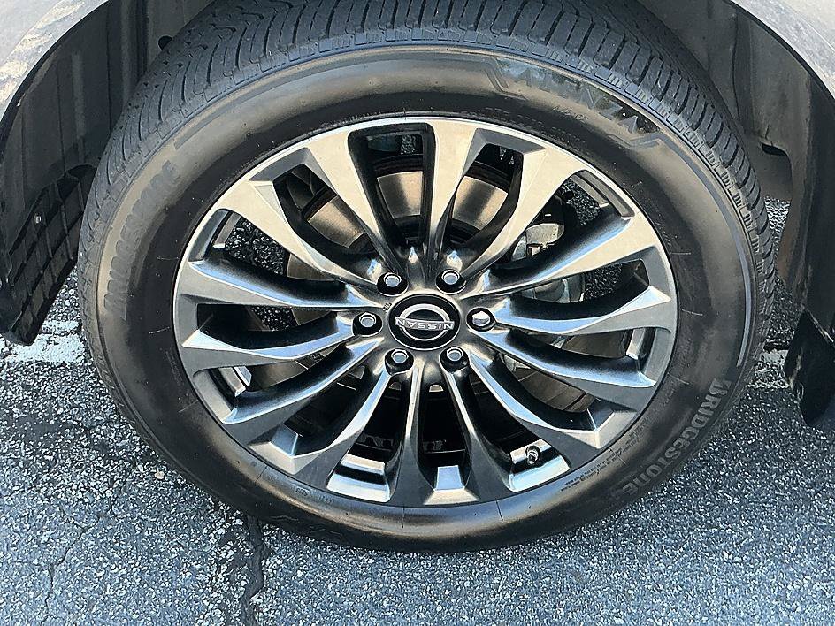 Used 2022 Hermosa Blue Pearl Nissan Platinum image 9