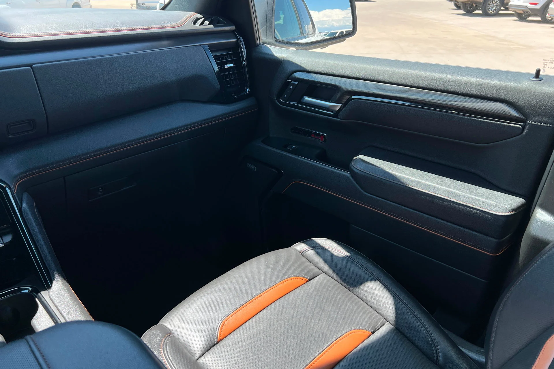 Used 2025 Summit White GMC AT4 image 10