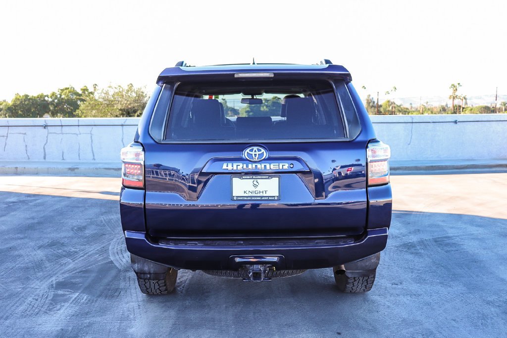 Used 2019 Nautical Blue Metallic Toyota SR5 Premium image 8