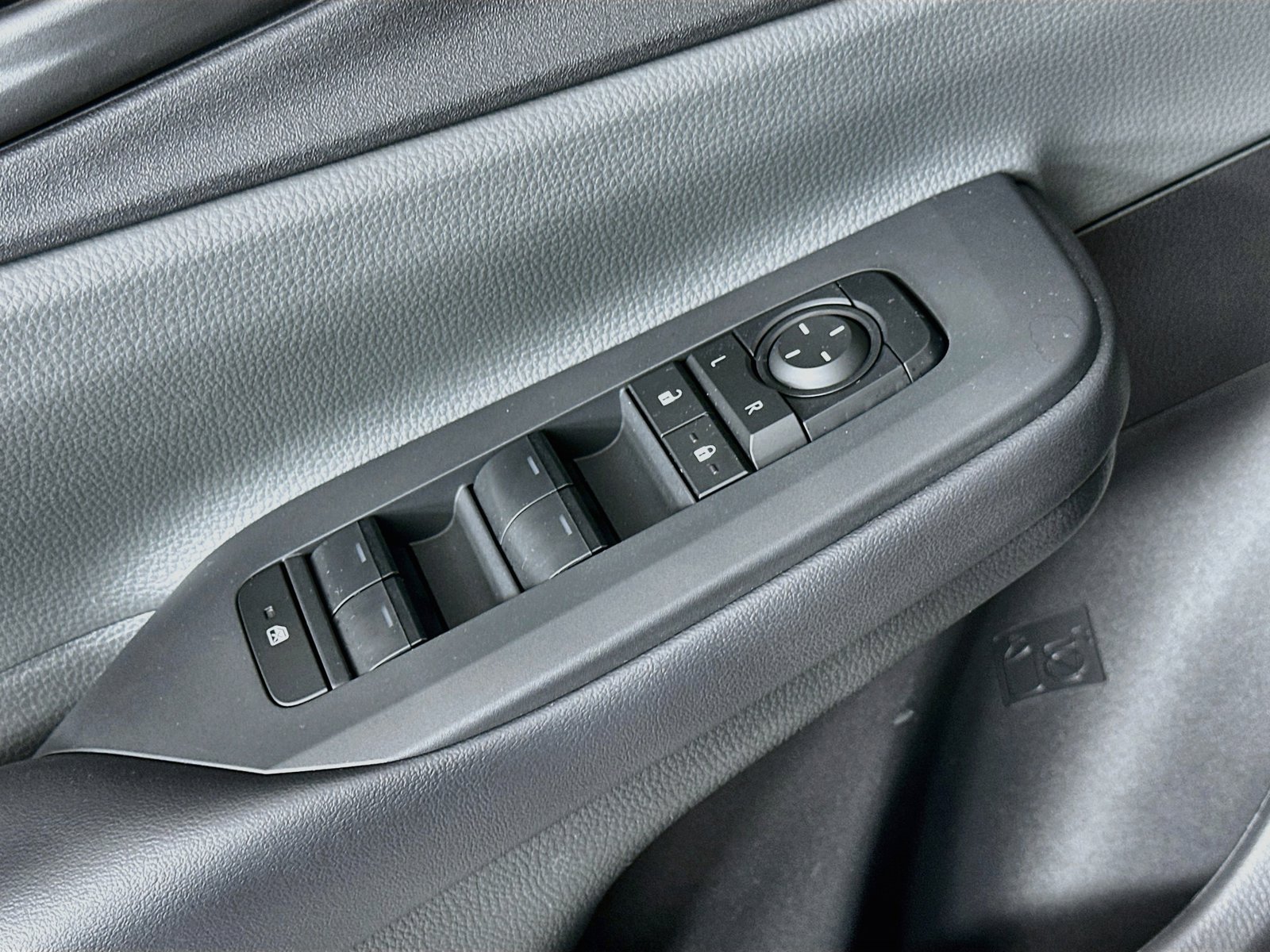 2026 Toyota Prius LE - Photo 22