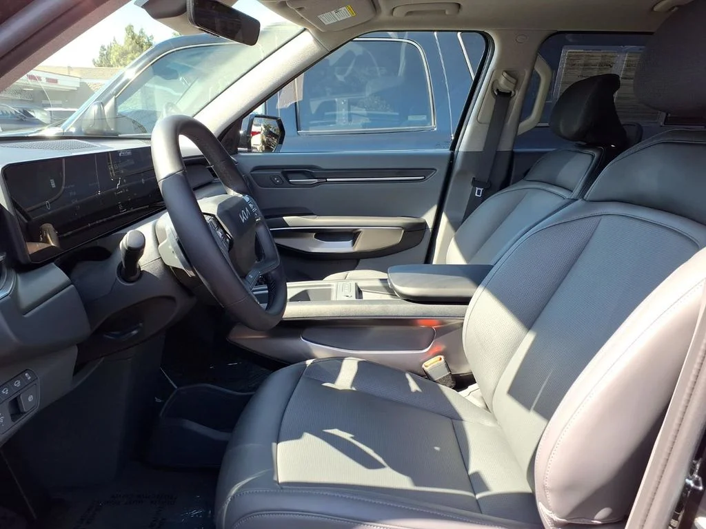 New 2026 Ebony Black Kia Light Long Range RWD image 6