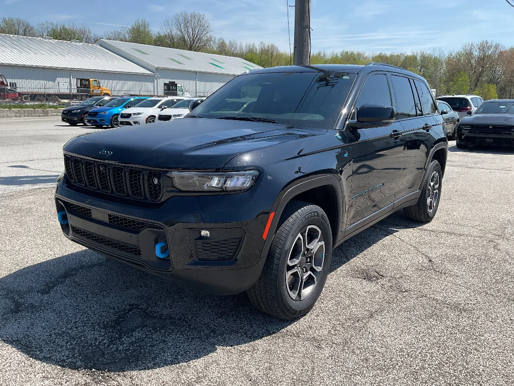 Used 2022 Diamond Black Crystal Pearl Coat Jeep Trailhawk 4xe image 3