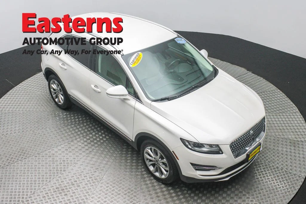 Used 2019 White Lincoln Select image 3