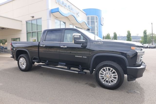 2022 Chevrolet Silverado HD High Country 4WD Crew Cab Short Box's photo