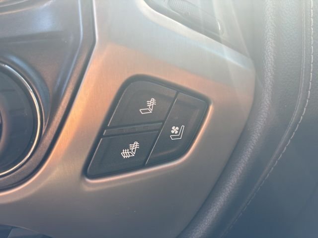 Used 2017 White GMC Denali image 33