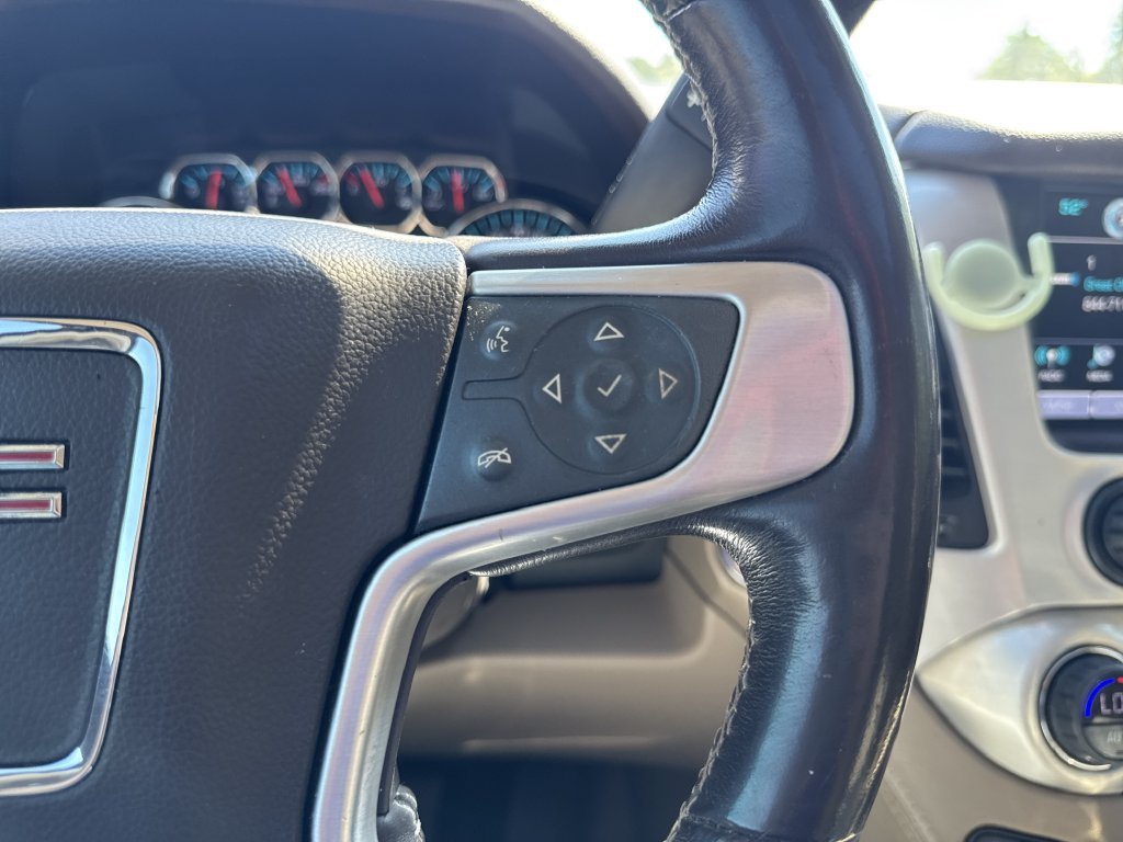 Used 2018 White GMC SLT image 24