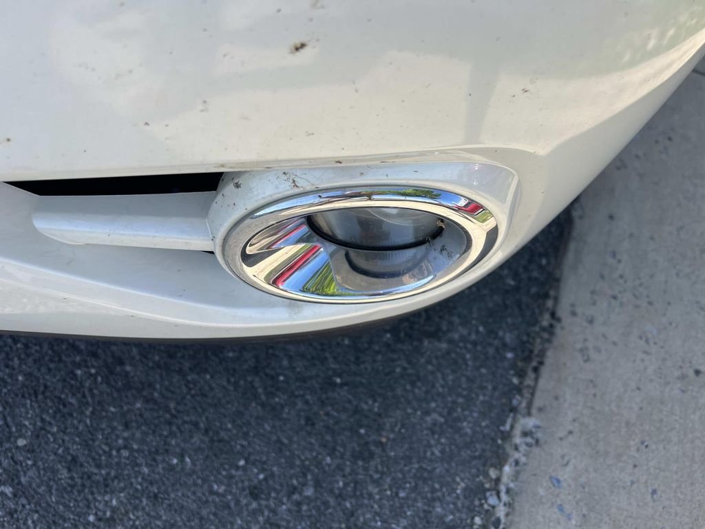 Used 2014 White Nissan SL image 3