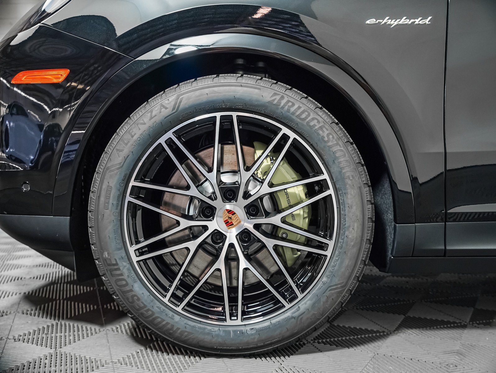 New 2026 CHROMITE BLACK Porsche E-Hybrid Coupe image 14